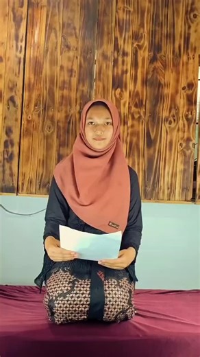 MTsN 2 Magelang on Instagram: "Nama : Medina Rahma Khairunnisa Kelas : 7 Sekolah : MTs N 2 Magelang TEKS TEMBANG *ASMARANDANA* Serat Wulangrwh, Pada ke-1 Karya Sri Susuhunan Pakubuwana IV Teks : Padha nêtêpana ugi, kabèh parentahing sara, têrusna lair batine, salat limang wêktu uga, tan kêna tininggala, sapa tinggal dadi gabug, yèn misih rêmên nèng praja. Terjemahan Bahasa Indonesia: Hendaknya teguh menjalankan, Semua perintah syariat (agama), Jalankan lahir dan batinnya, Salat lima waktu juga, 