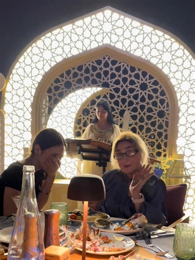 迪拜度假开始啦，视频中间有惊喜哈哈哈 #迪拜棕榈岛 #杜拜 #记录生活 #日常记录 #家庭 #旅游