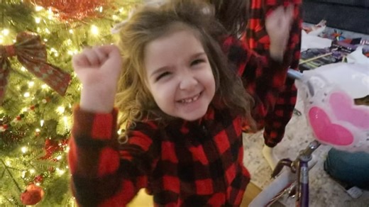 Shonduras on Instagram: "the magic of christmas morning.. all the feels HOW WAS YOUR CHRISTMAS??!? WHAT DID YOU GIVE? WHAT DID YA GET? we been playin with our toys all week, been a blast :)"