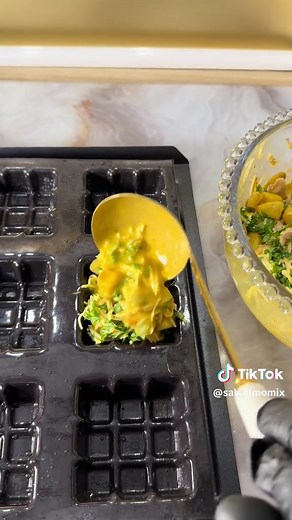 Aujourd’hui, on part en Tunisie… sans quitter la cuisine ! Un tajine tunisien ultra moelleux, gourmand, parfumé comme là-bas, et tellement simple à refaire à la maison. Une recette parfaite pour un repas complet, accompagnée d’une belle salade (ou d’une burrata… pour les plus gourmands). Préparé au Thermomix, maîtrisé, rapide… et surtout délicieux ! Et comme toujours, la recette complète se trouve en fin de vidéo. Dites-moi si vous voulez la prochaine version : au poulet ? au thon ? ou 100% légu