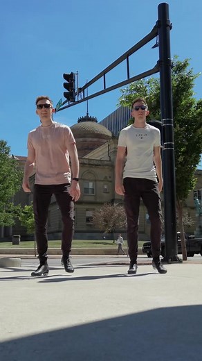 Our feet wiggle wiggle for sure 😜 #jigglejiggle #trend Inspo: @perri.kiely