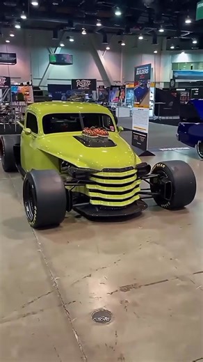 This video showcases Enyo, the most ferocious machine Ring Brothers ever built—a 1948 Chevy Loadmaster stake bed truck transformed beyond recognition. Starting from a rusty original, the builders chopped the roof, stretched the floor, and discarded 90% of the donor vehicle to create an insane pro-touring monster.​ At its core sits a monstrous 510 cubic-inch LS engine from Goodwin Competition, producing 1000 horsepower on race gas. The power shrieks through pie-cut titanium side pipes like a jet