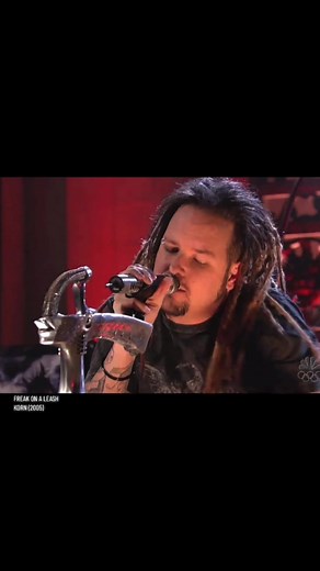 Korn performing Freak On A Leash on SNL (2005). #korn #freakonaleash #kornlive #korntok #jonathandavis #fieldykorn #davidsilveria #brianheadwelch #munkykorn #numetal #numetaltiktok #metal #hardrock #rocktok #altmetal #2000srock #90srock #2000smusic #90smusic #liveperformance #livemusic #fyp #musictok #jonathandaviss
