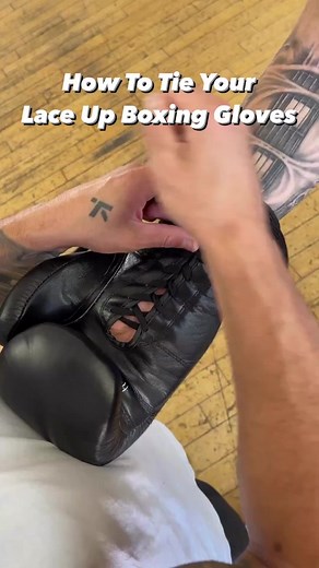 Drop a comment if you use a different way 👇 Step up your boxing game with our lace up boxing gloves🥊 get them at #tkboxinggear #laceupgloves