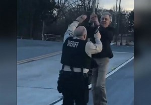 Maryland Deputy Sheriff Opens Fire at Stick-Swinging Assailant's Chest (+Video) - World news - Tasnim News Agency