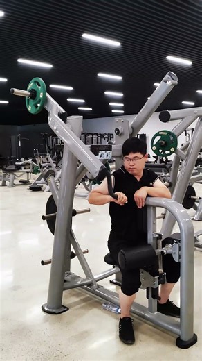 A Lat Pull Down exercise for precise training of back muscles#latpulldown #backmuscles #pulldown