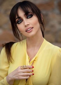 ❤️🍭Intima e allegra. Ma soprattutto Forte e Chiara. INTIMITÀ, in edicola. Chiamatela Miss Allegria. “Forte e Chiara” (Rizzoli) è il libro dell’estate, autobiografia intensa, vera, profonda e divertentissima. Sa ridere anche di se stessa? “Come no! Sono deci­samente autoironica. La più gran­de dimostrazione di forza è riuscire a ri­dere delle proprie brutture e imperfezioni. Chi sa farlo ha già vinto tut­to nella vita». E il voto che si dà come donna? “Le rispondo così: sono come la mia casa, go
