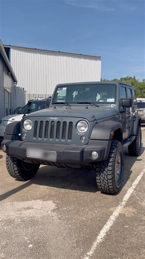 Préparation Jeep Wrangler JK by Jeeper Store 🔥 Une Jeep unique, préparée avec passion pour un look et un caractère qui ne passent pas inaperçus 😎 Chaque Wrangler raconte une histoire… celle-ci est prête pour de nouvelles aventures ! 📲 Découvrez cette préparation exclusive sur jeeperstore.com/blog 😉 #JeepWrangler #WranglerJK #JeepLife #Préparation4x4 #JeeperStore #Offroad #4x4France | Jeeper Store, l'Univers de vos Jeep
