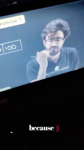 Akhir ye kyu 🤔 pw class ke liye water jarrori hai 🥰😍