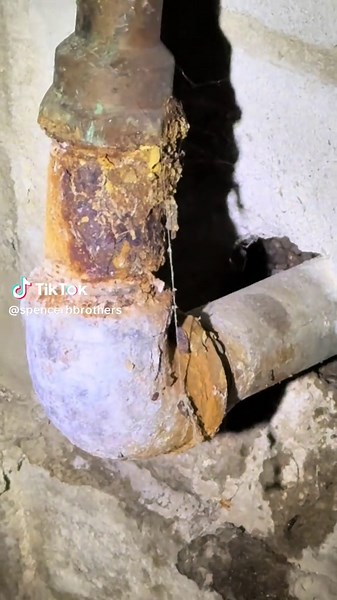 Avoid Plumbing Issues: Why Old Pipes Leak