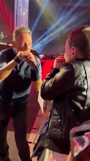 Bruce Springsteen played harmonica with 7-year-old fan during “The Promised Land”