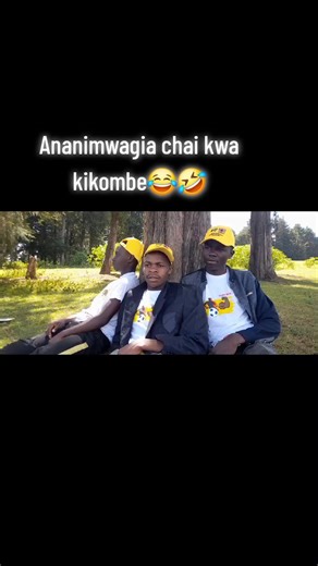 Chai na Kicheko: Hadithi ya Ananimwagia Chai