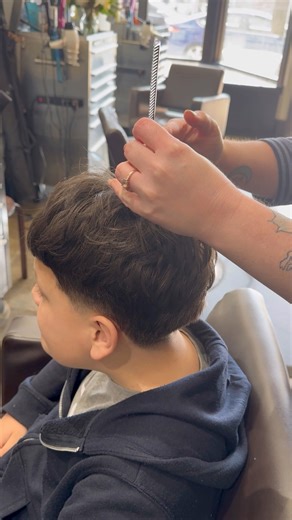 3.9M views · 160K reactions | El universo y mis papás se oponen a q a javi se haga un permanente de pelo chino ❤️ | Mireya De La Torre | Facebook