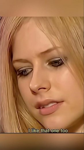Avril Lavigne slightly annoyed after being asked a stupid question about Britney Spears