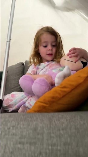 Use a mop and a fitted sheet to make an easy fort! ⛺️ #mom #kids #fort #mop