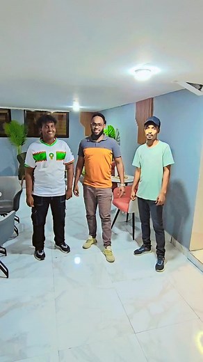 ‏Metro Café & Games Give me my money, challenge.