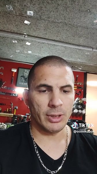 Réparation et recyclage de PC portable récupéré dans une poubelle