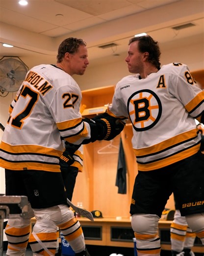 66K views · 2.3K reactions | Took ✌️ points in Toronto. | Boston Bruins | Facebook