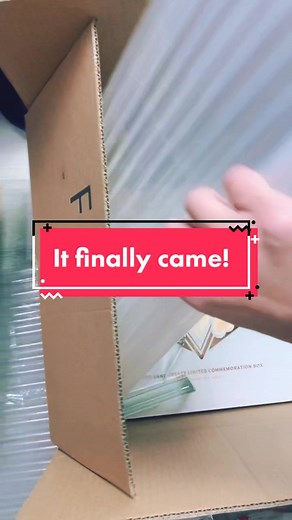 Unboxing My Azur Lane Cosplay Contest Prize Box