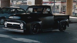 Camioneta FORD 1955 Escenas Pelicula "The expendables" Silvester Stallone | Custom & Classic