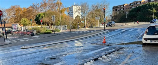 "Une centaine de m3 à pomper" : après une grosse rupture de canalisation en pleine rue, le garage de ce Toulousain est immergé sous l’eau