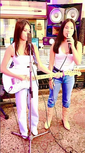 Two Sisters Sing “Choosing Texas”… Then the Harmony Hits 🎸💛
