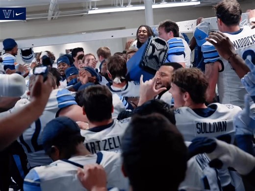 Play the song 🏄‍♂️🏄‍♂️🏄‍♂️ #TapTheRock #NOVAatELON | Villanova Football