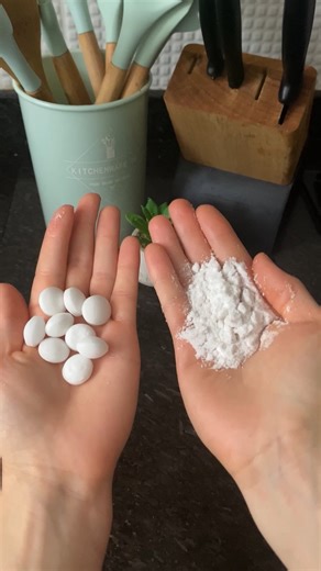 Mélangez de la naphtaline avec du sel et vous n'en reviendrez pas 😱😱 Souris, cafards et mouches disparaîtront le jour même ! | Apprendre à cuisiner