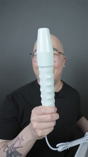 Young Yuh 🙂 on Instagram: "This is THE MOST fun skincare device I've used 😂 I've always saw these on social media and was weary, but I'M LOVING THIS @puredailycare NuDerma WAND. I was skeptical at first but it uses like high frequency electrical currents helps to improve the look and feel of your skin through electrical stimulation. Apparently the wand uses a mild alternating current passed through glass tubes filled with gases like neon (for anti-aging) and argon (for acne-related stuff). The