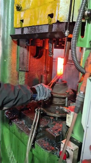 “High-Temperature Metal Press Forming”“Red Hot Steel Forging Under Hydraulic Press”