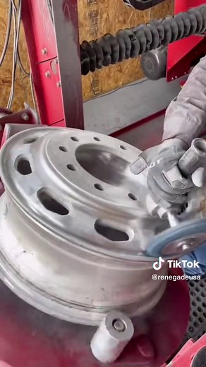 Renegade Nylon Abrasive for Efficient Aluminum Sanding