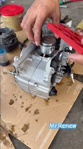Replace the cylinder and piston of the chainsaw with new ones.