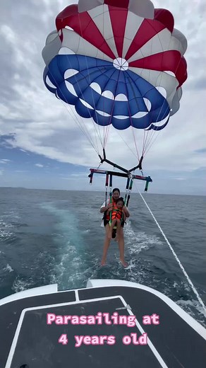 Train them young 😉 My adventurous girl 💪 #parasailing #boracay #toddlersoftiktok #toddlersmom #summervibes #tiktokph #adventuretime #watersports #lagabog #fyp #viral