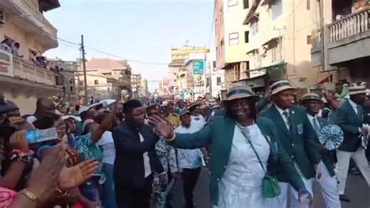 The time Sierra Leoneans can throw shades at each other but nobody nor day vex and we all day laugh with fine understanding, is when we do it over school alumni rivalry. I wish it could be the same for our National Politics.❤️💚 Meanwhile, out of respect for Bo School Boys (& their Wives) tomorrow, I will today close the curtains on all my posts about our POW School centenary with this 13 minutes & 51 seconds videomontage of marching from Law Courts to Sanders Street. It's a grand finale of my �