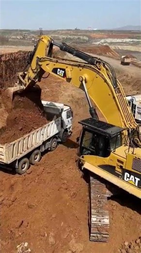 Insane Heavy Equipment Operator!! #ConstructionLife #OperatorSkills