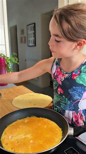 🌮 Tortilla din porumb cu cheddar 👌✨ #angelicasfamily #shorts