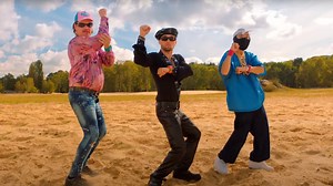 Squeezie obtient un disque d’or grâce à "Time Time" de Trei Degete