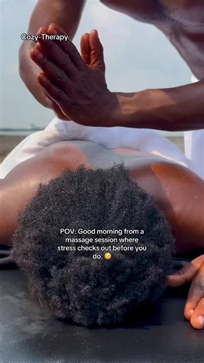 Starting the day with relaxation, recovery, and good energy. 😌✨ Your body deserves some Cozy Therapy too! 💆🏽‍♂️🔥 #CozyTherapy #GoodMorning #MassageTherapy #Relaxation #BodyRecovery