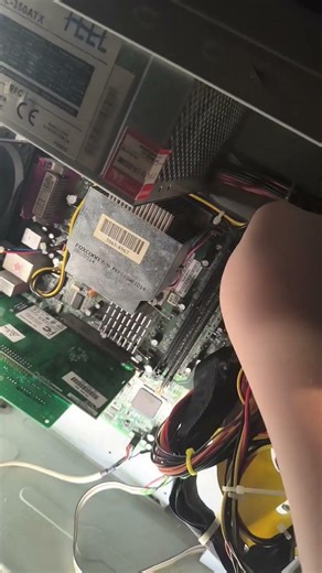 what would happen when you take a ram stick out of an old PC while its running
