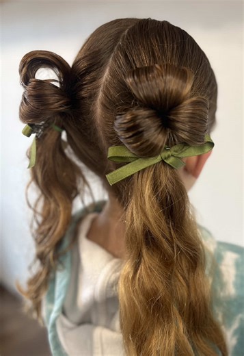 An easy way to make a shamrock out of hair! ☘️ Save this so you can try it! Bows are from @Amazon and are linked in my bio! #stpatricksday #hairtutorial #hairinspo #girlhairstyles #easyhairstyles Toddler hairstyles | kids hairstyles | toddler pigtails | easy hairstyles | hair tutorial | curly hair | viral hair | hair inspo | mom hack | St. Patrick's Day hair