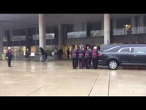 Rob Ford's coffin arrives at city hall