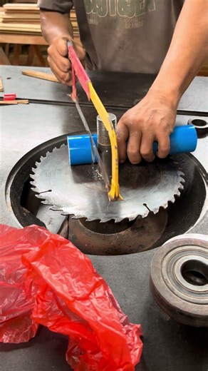 Tightening the saw on the Spindle machine #woodworking #carpenter