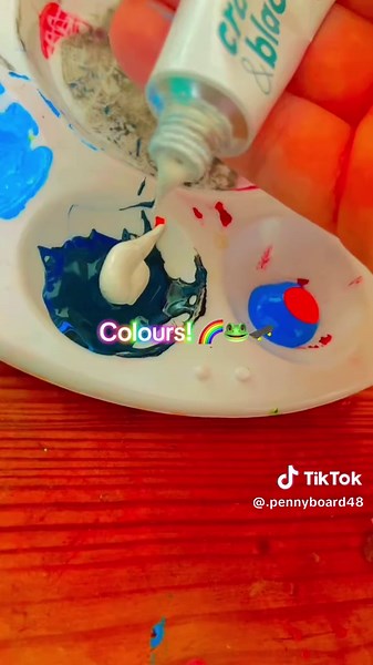 Painting my penny board part 1!! 🛹🐸🌈 Tags- #fyp #2020 #viral #preppy🌷🛍🌈👛prwppy💖 #pennyboard #paintingmypennyboard #real#preppy#robloxstory#part2 #fypp