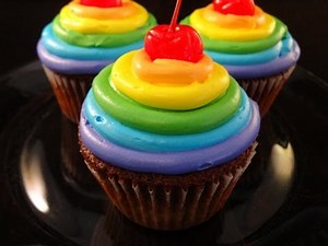 Rainbow Frosted Chocolate Cupcakes (collaboration with CookingAndCrafting) -with yoyomax12