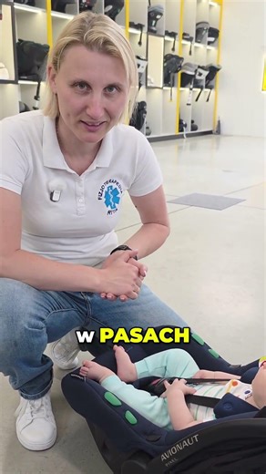 Harness straps in a car seat - how to properly buckle up your child?
