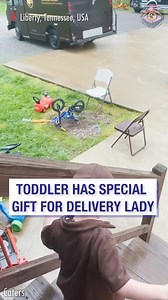 🌱Toddler has special gift for delivery lady 🥰🎁 | 5-Minute USA