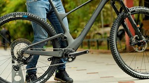 Cea mai noua si exclusivista bicicleta a celor de la Scott, modelul Spark 910 pe 2022 a ajuns in Romania si e disponibila pentru test in magazinele SportGuru pentru urmatoarele 14 zile. Programeaza un test si pregateste-te sa fii uimit. | SportGuru.ro