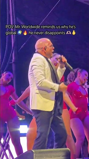 Mr. Worldwide Never Disappoints us CONCERT LIVE STAGE #pitbull #mrworldwide