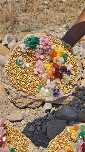 OMG 😱 $130,000 Crystal Geode Packed With Gold Nuggets Found in Massive Rock 💎! diamond hunter