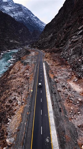 Karakoram Highway – A Drone View of Legends 🚁🏔️✨ From above, the Karakoram Highway cuts through colossal mountains and deep valleys like a ribbon of ambition. An aerial glimpse of one of the world’s greatest roads, where nature and engineering meet in perfect harmony. 💙🌄 📍 Karakoram Highway | Gilgit-Baltistan 🎥 Drone captured by: @northern_vibesss — — — ❤️ Like if aerial views inspire you 💾 Save for your travel memories 🔔 Follow @northern_vibesss for more northern perspectives — — — #Kar